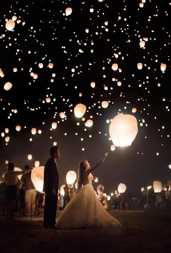 اطلاق فوانيس السماء من أجل اضاءة فرحك واعطاء المناسبة الكثير من الدفء والمتعة بواسطة Wedding Forward