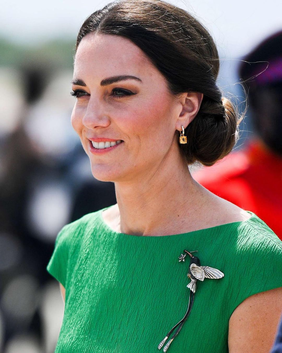 Piękno Kate Middleton wygląda z fryzurami z niskimi kokami - zdjęcie ze strony Royal Style Watch