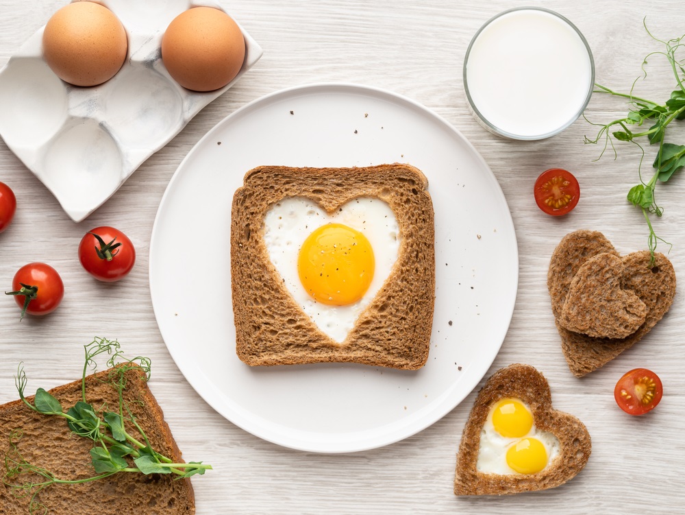 البيض فعال في تعزيز صحة القلب من خلال رفع الكوليسترول الجيد