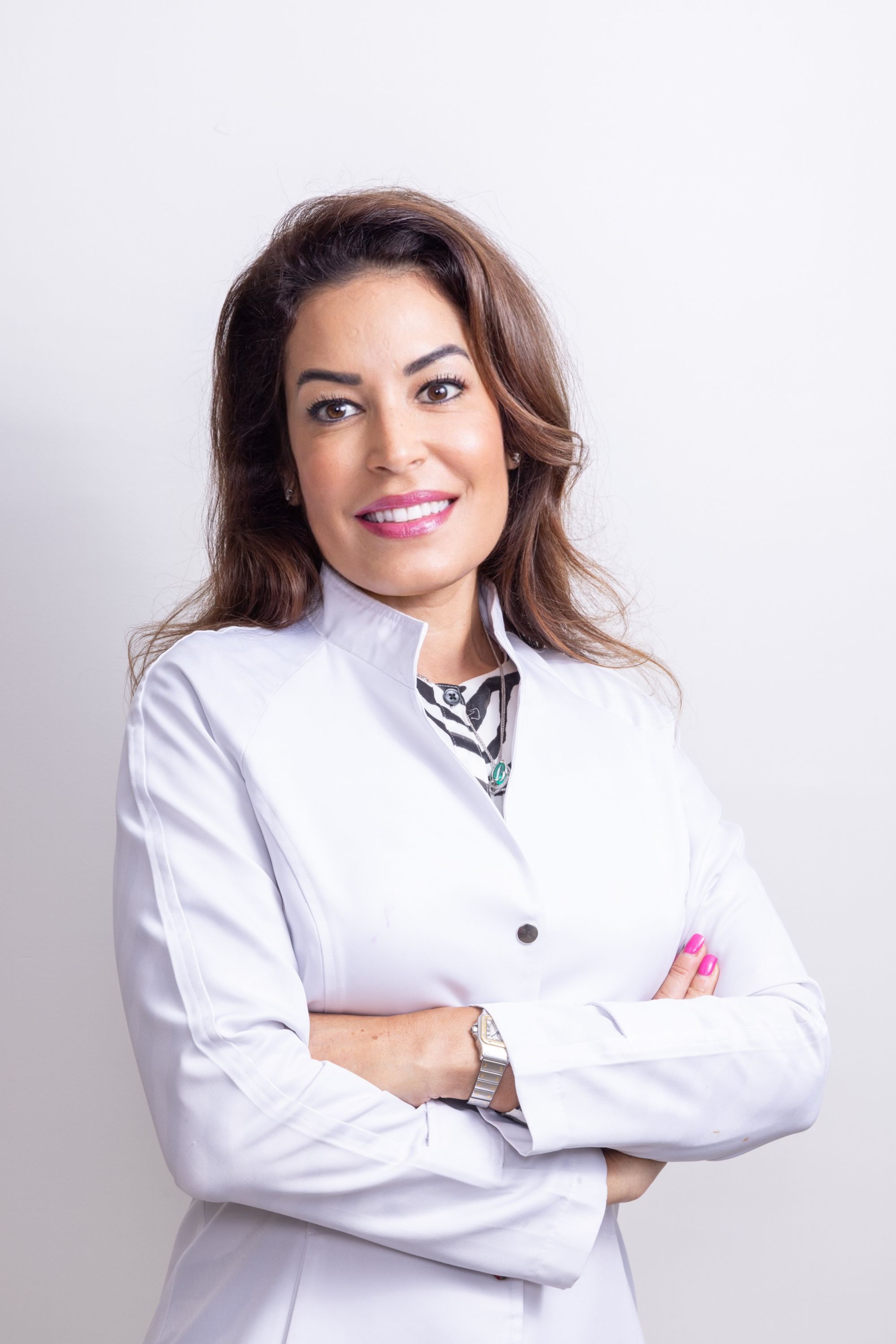 الدكتورة كارلا سيرينو طبيبة أسنان عامة وتجميل