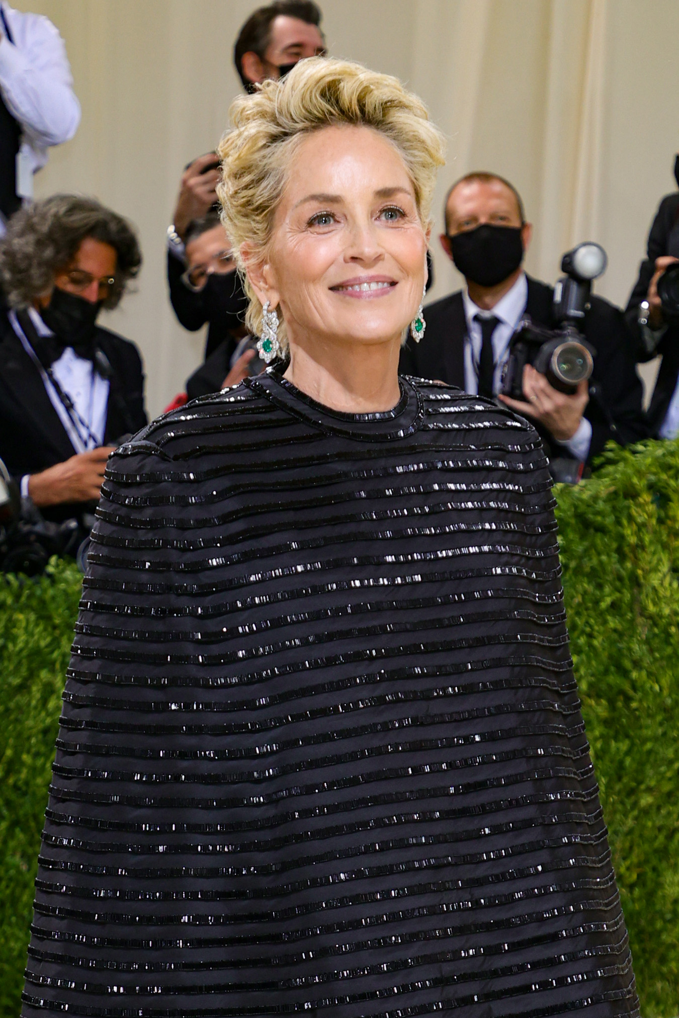 النجمة الأميركية شارون ستون Sharon Stone بمجوهرات شوبارد Chopard