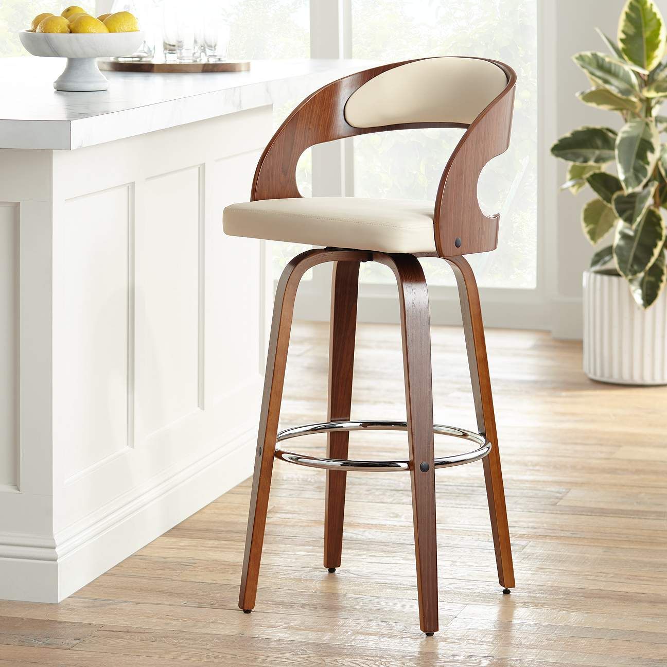 تصميم كرسي عالي من الخشب لمطابخ كلاسيكية 