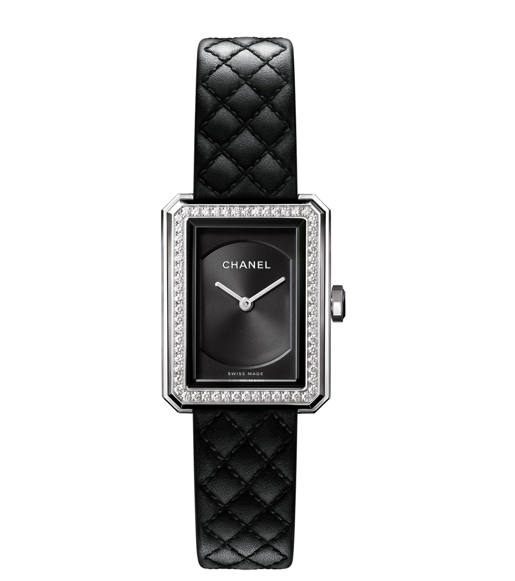 ساعة سوداء من Chanel