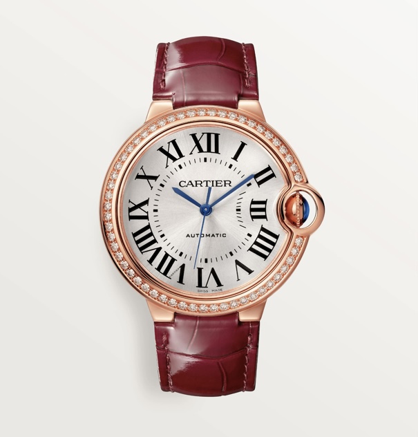 ساعة يد نسائية من Cartier بألوان شعار Fifa World Cup 2022