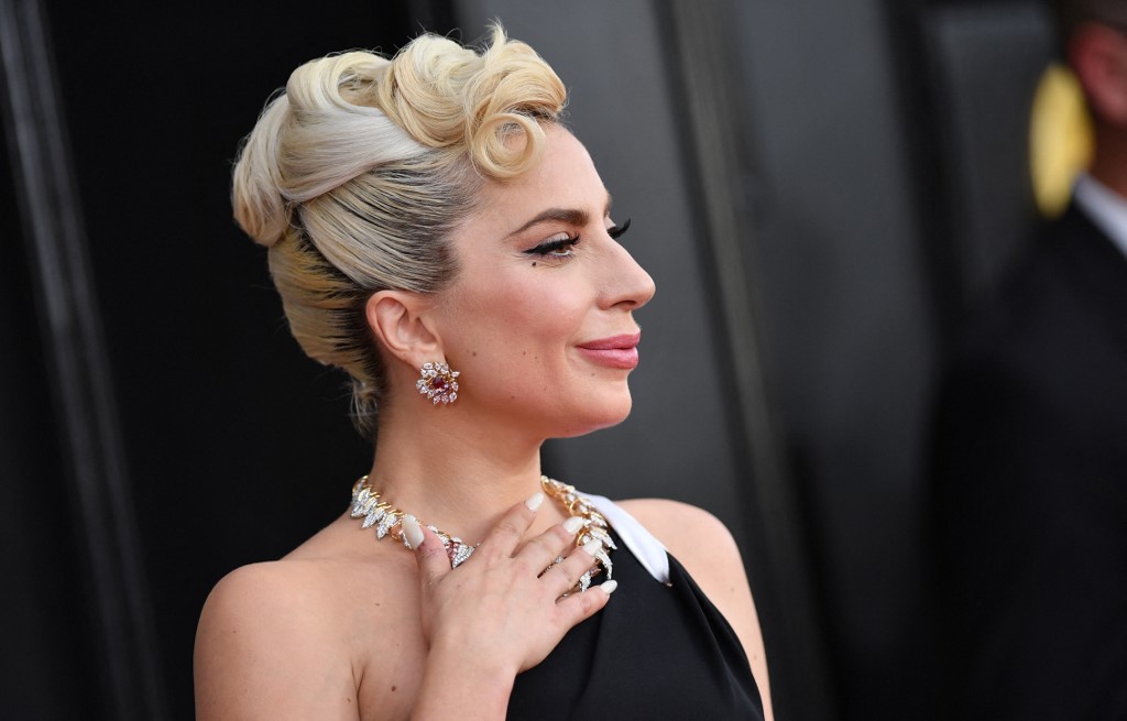 طريقة تطبيق تسريحات شعر Lady Gaga (2)