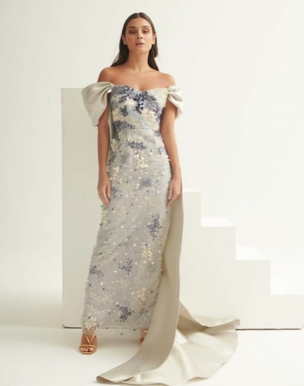 فستان فاخر مكشوش من تصاميم المصممة رزان العزوني