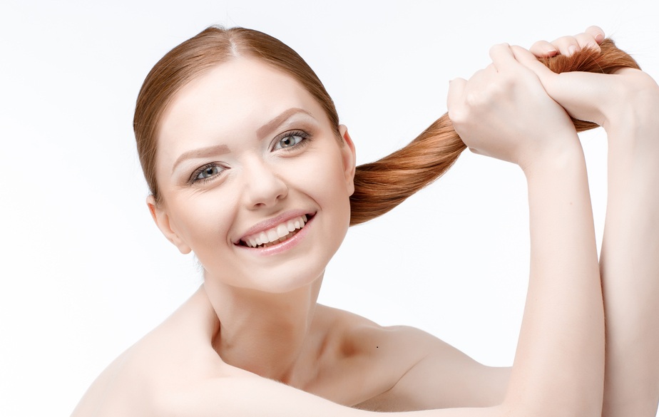 Zalety olejku bursztynowego na włosy i jak go stosować