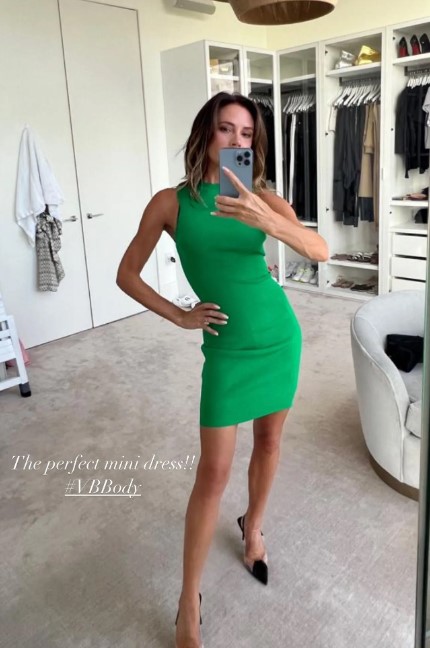 فيكتوريا بيكهام تكشف عن الفستان القصير المثالي باللون الأخضر