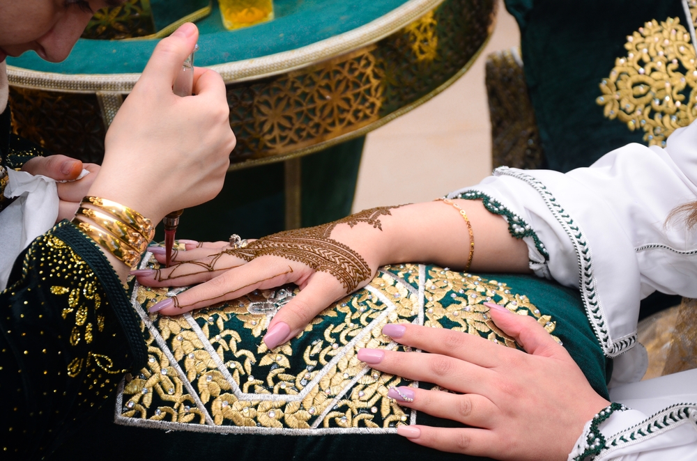 لدى العروس العربية خيارات متنوعة لنقوش الحناء