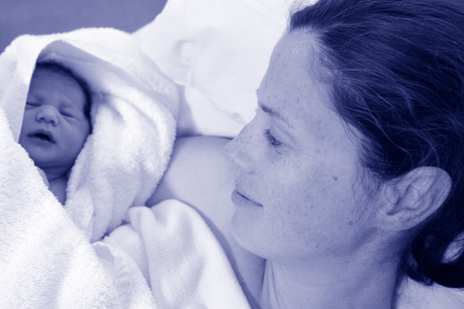 ما هي اسباب التهاب الغدة الدرقية بعد الولادة