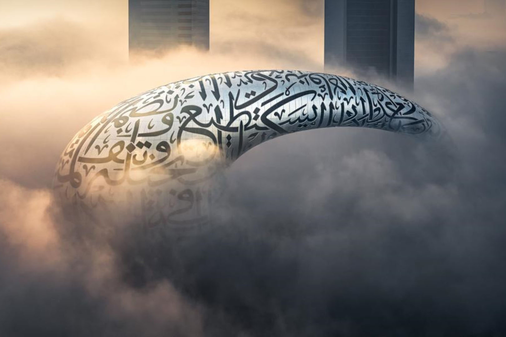 متحف دبي المستقبل يعانق السحاب - المصدر وام