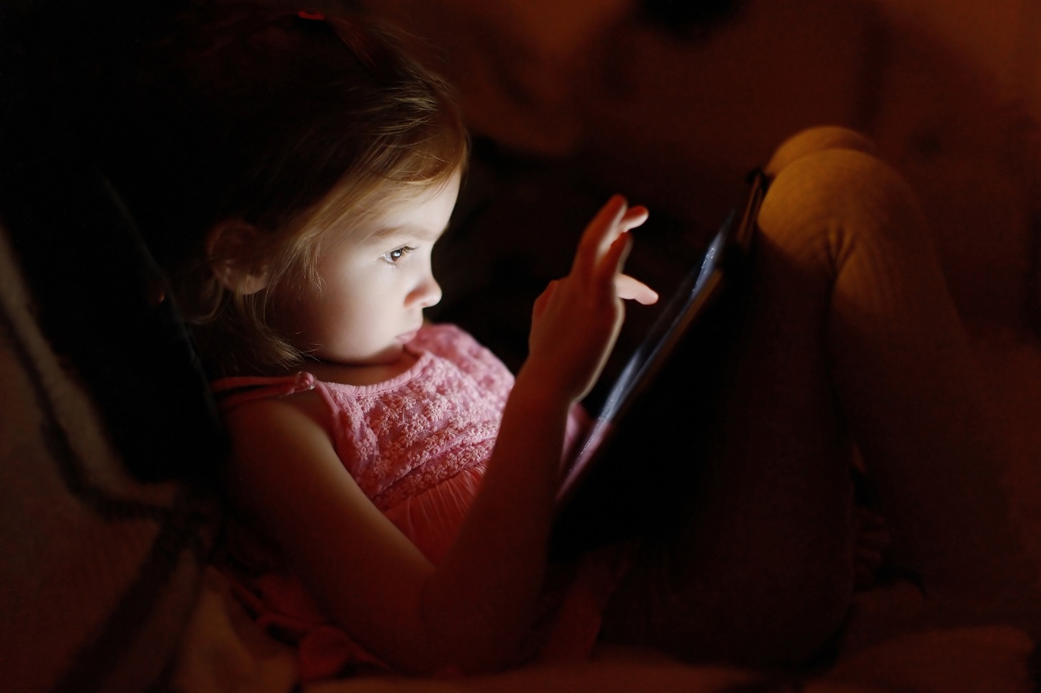 مخاطر التقنيات الحديثة على الأطفال