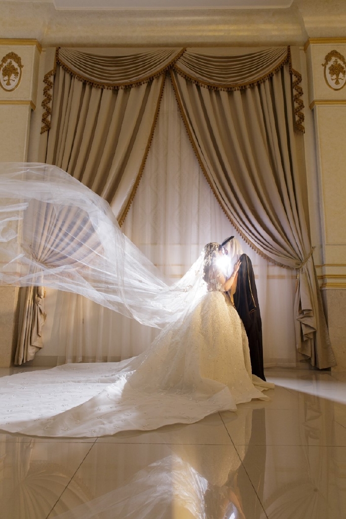 من لقطات العروسين من المصورة الاء الحارثي