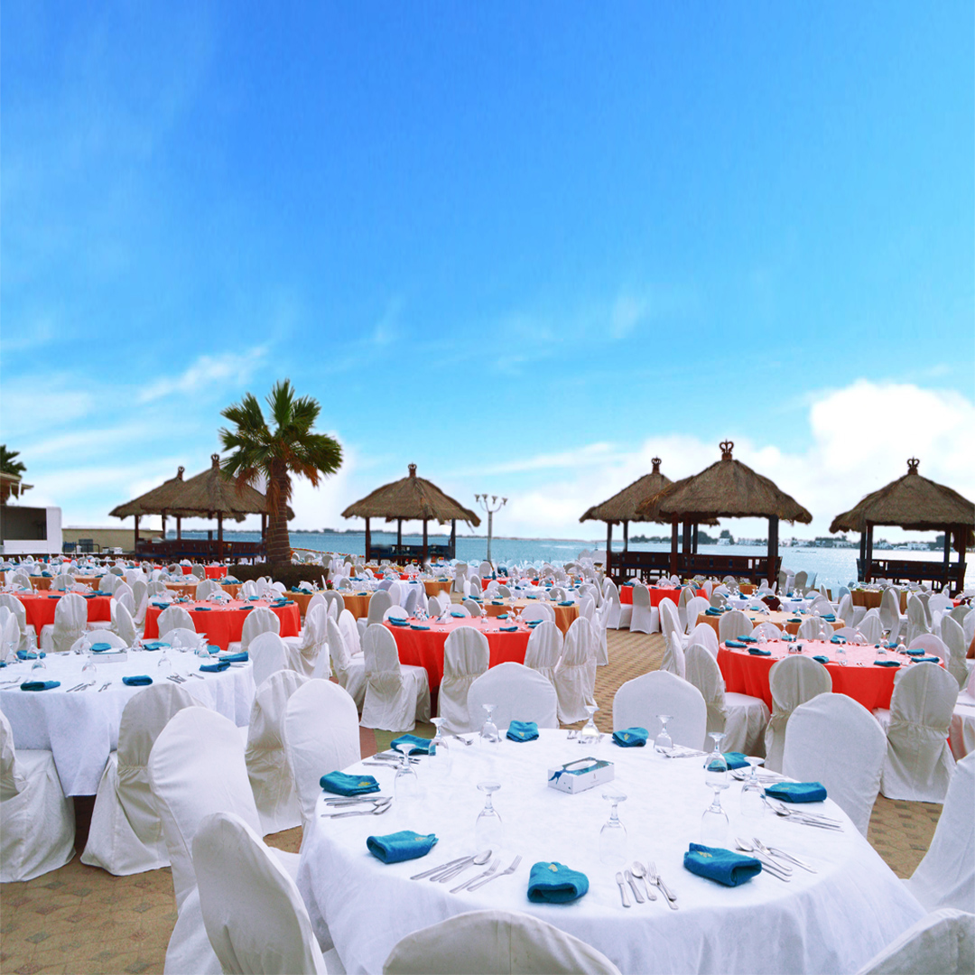 منتجع شاطئ الدانة يقدم مناظر بانوارامية رائعة لحفل زفافك على خليج نصف القمر