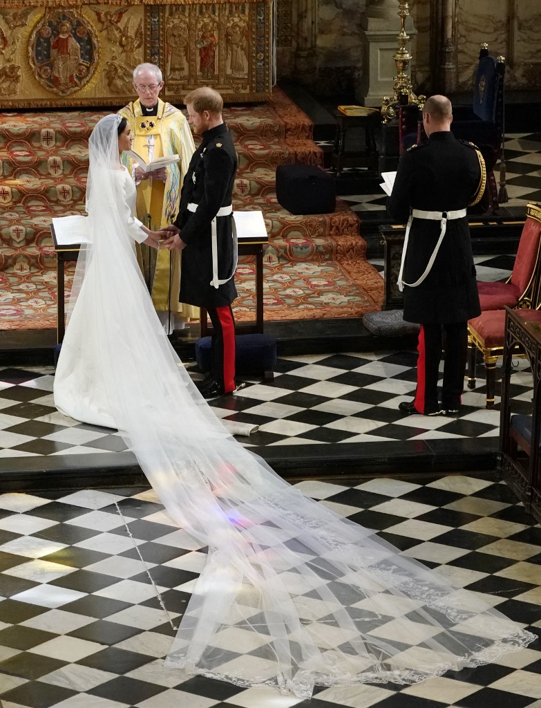 ميغان ماركل ترسل رسائل خفية عبر فستان زفافها