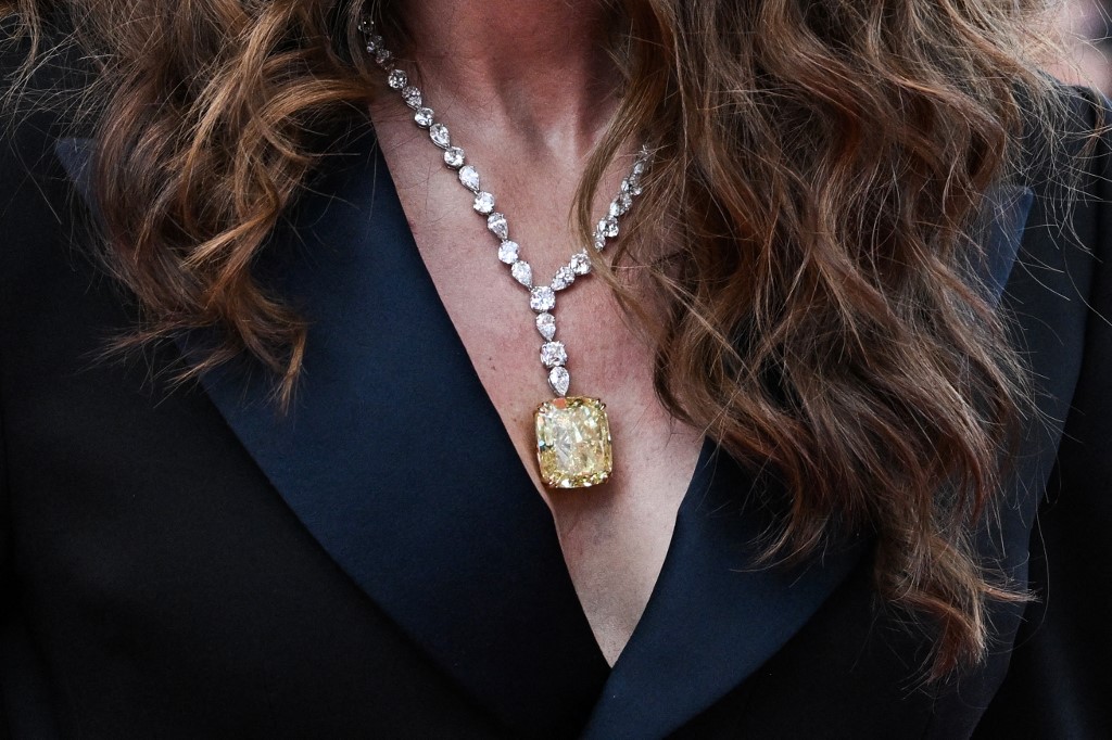 قلادة جوليا روبورتس من توقيع علامة المجوهرات شوبارد Chopard