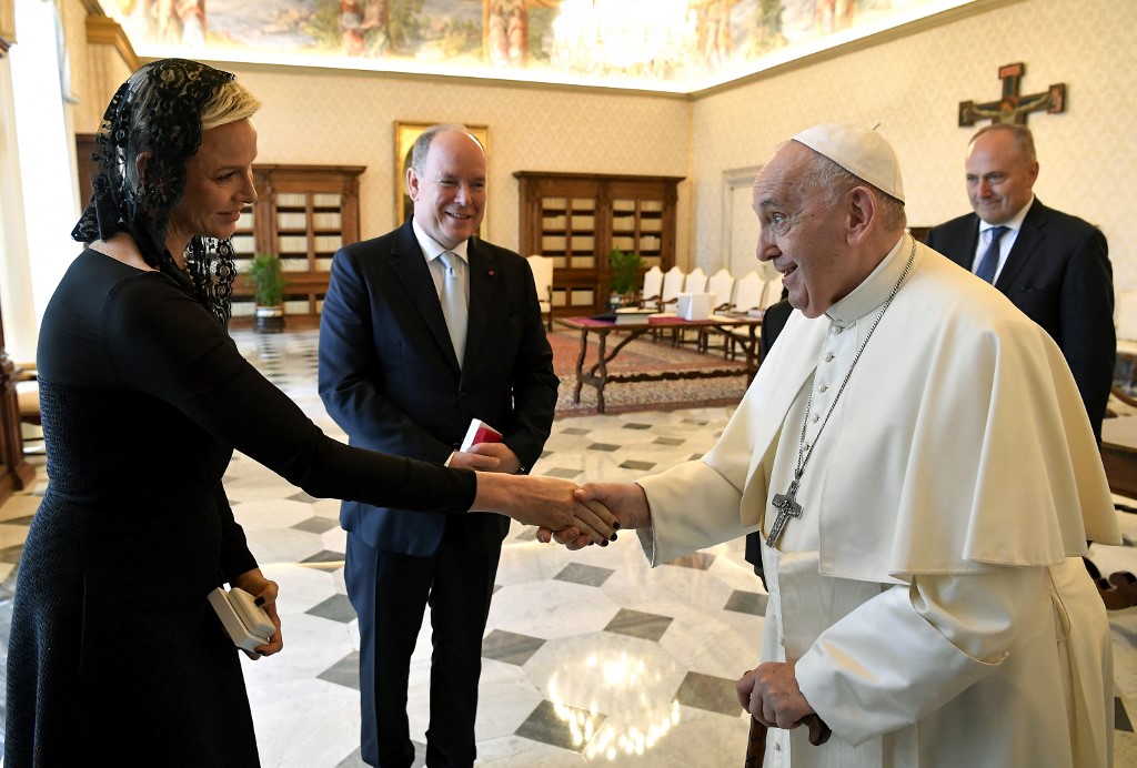 أمير موناكو والأميرة شارلين يلتقيان ببابا الفاتيكان