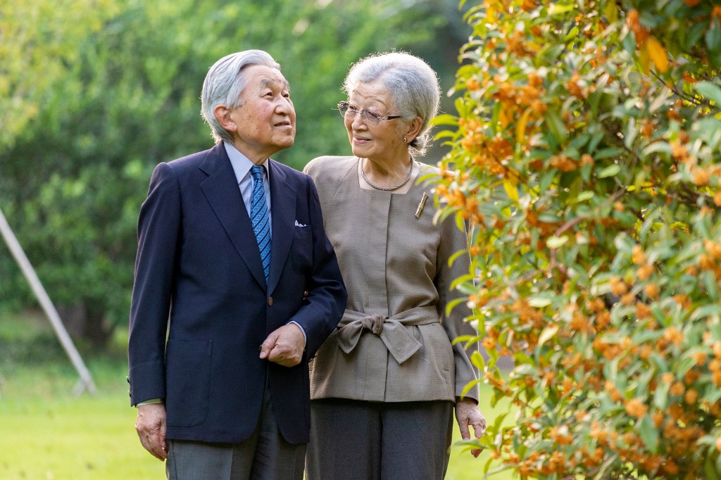 إمبراطور اليابان السابق أكيهيتو وزوجته الإمبراطورة ميتشيكو استمر زواجهما إلى ما يقرب من 63 عام