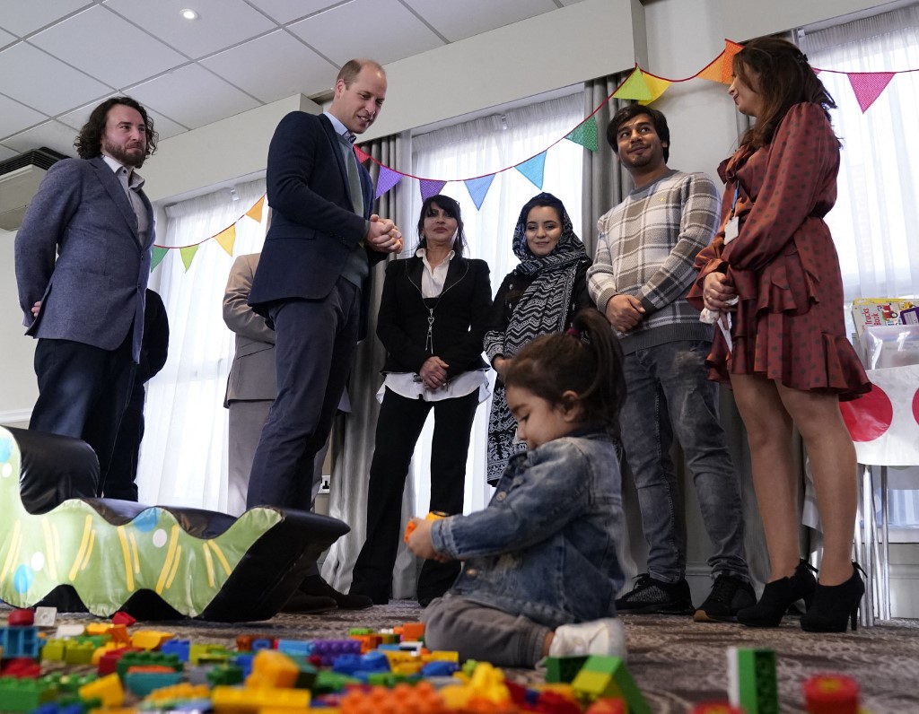 الأمير ويليام يقابل عائلة أفغانية لاجئة