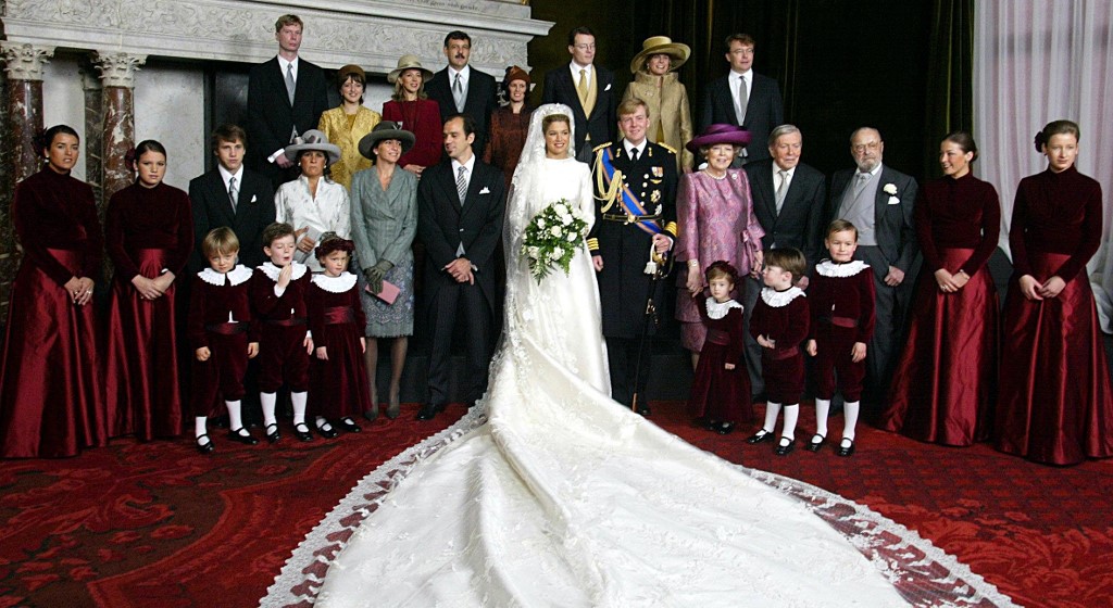الملكة ماكسيما تتألق بفستان من توقيع فالنتينو Valentino
