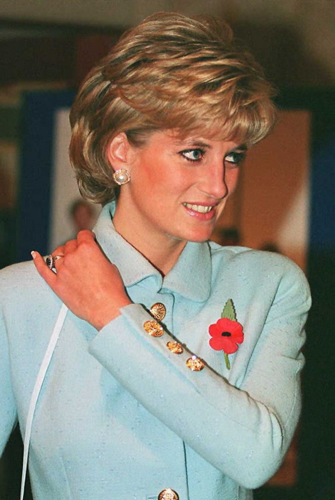 الأميرة ديانا كانت أول أفراد العائلة المالكة البريطانية الذي يصافح مريض مصاب بالإيدز