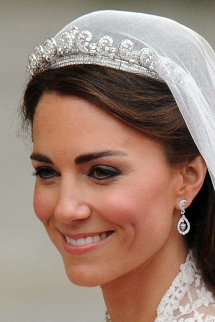 تاج Halo Tiara من أشهر مجوهرات كيت ميدلتون أميرة ويلز الحالية
