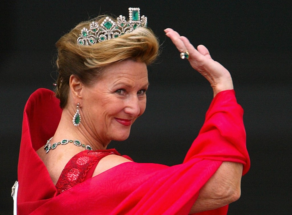 الملكة سونيا ترتدي تاج Empress Joséphine's Emerald Tiara المرصع بحجر الزمرد