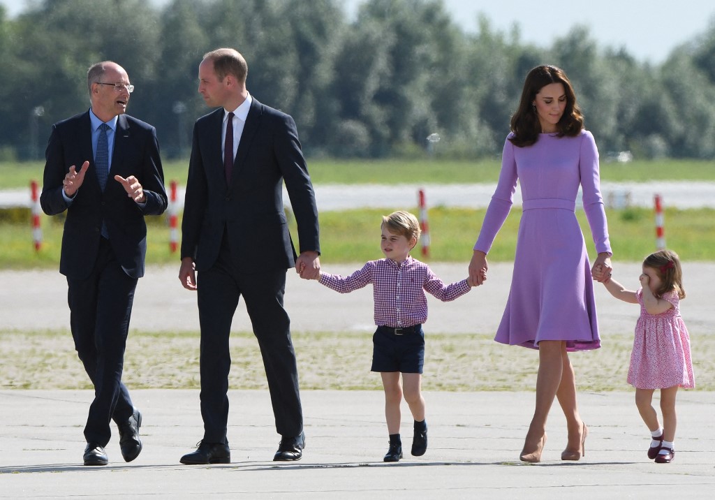 الأمير ويليام وعائلته يسافرون على الطائرة نفسها