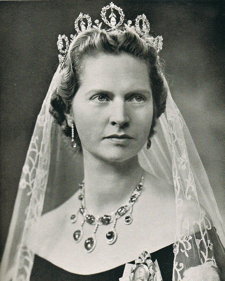 كان تاج The Connaught Diamond Tiara المفضل للأميرة سيبيلا والدة الملك كارل السادس عشر غوستاف ملك السويد،