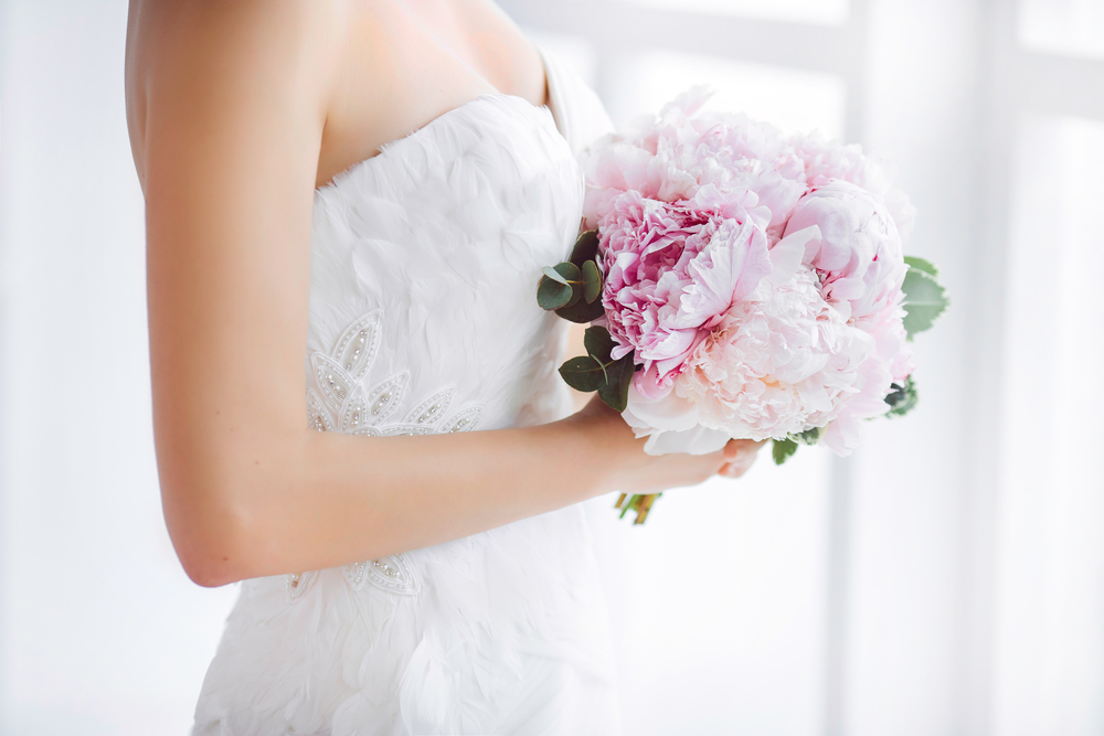  باقة ورود مبهرة لحفل زفاف في موسم الربيع فيمكنك اختيار باقة من الورود الجذابة 