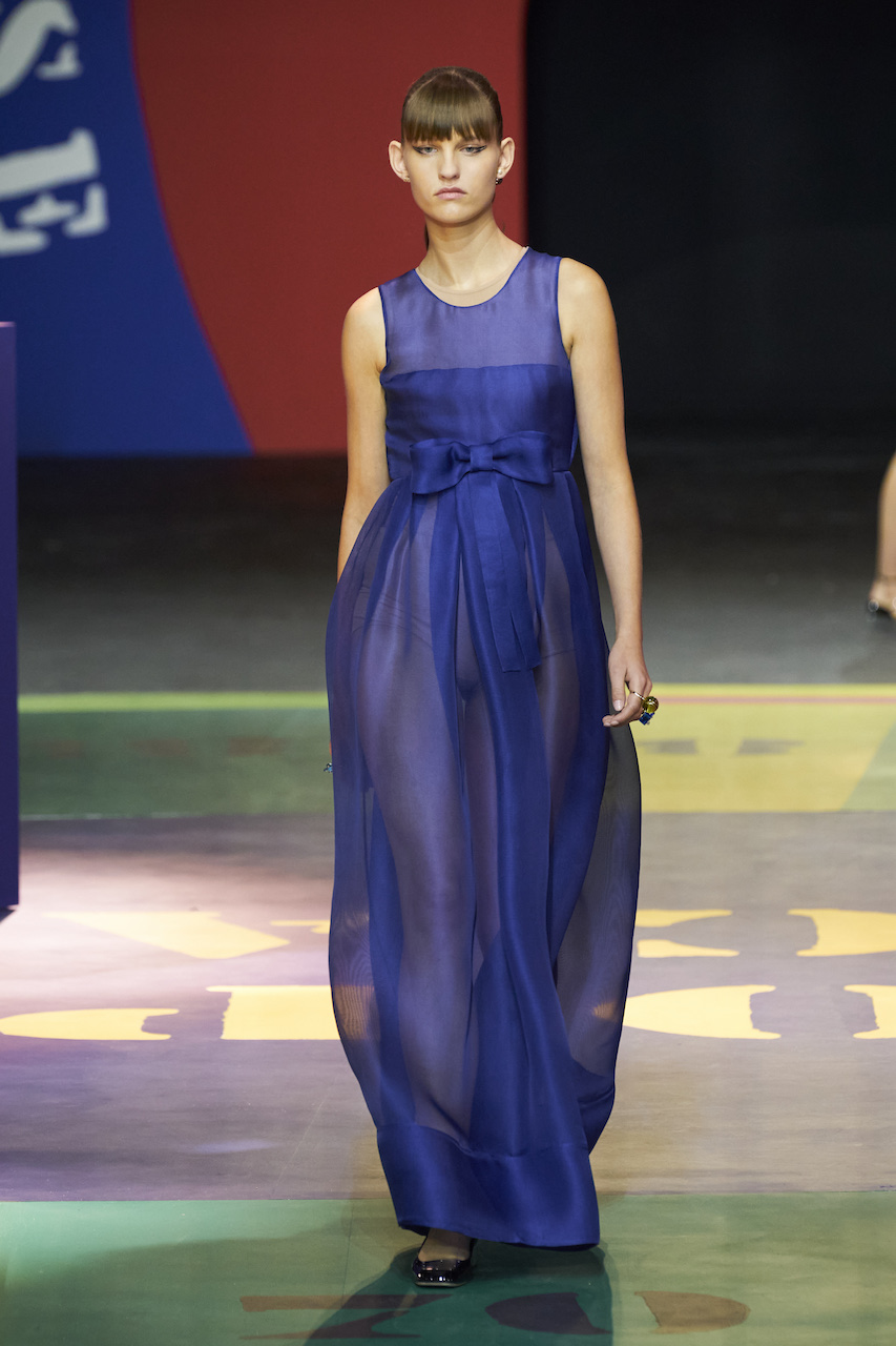  فستان أزرق من الاورغانزا من Christian Dior