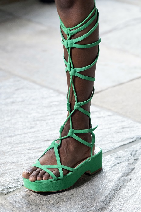 موديلات أحذية باللّون الأخضر 
