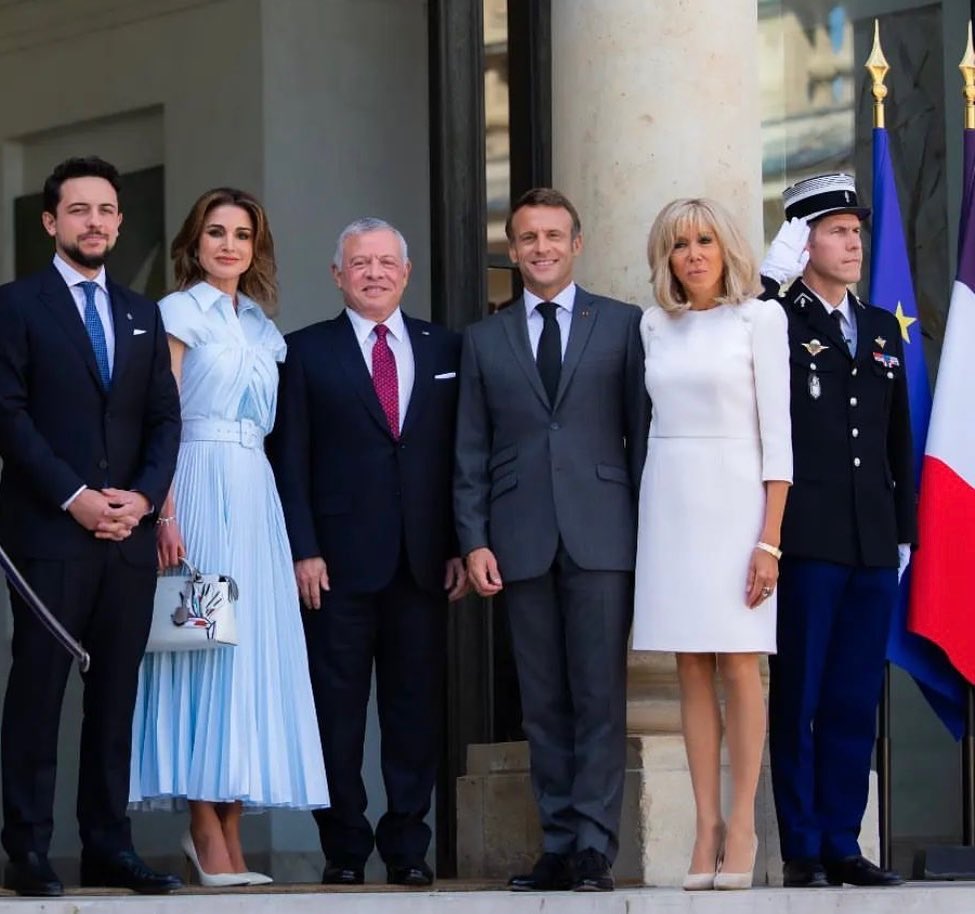 رئيس فرنسا وزوجته في استقبال ملك وملكة الأردن