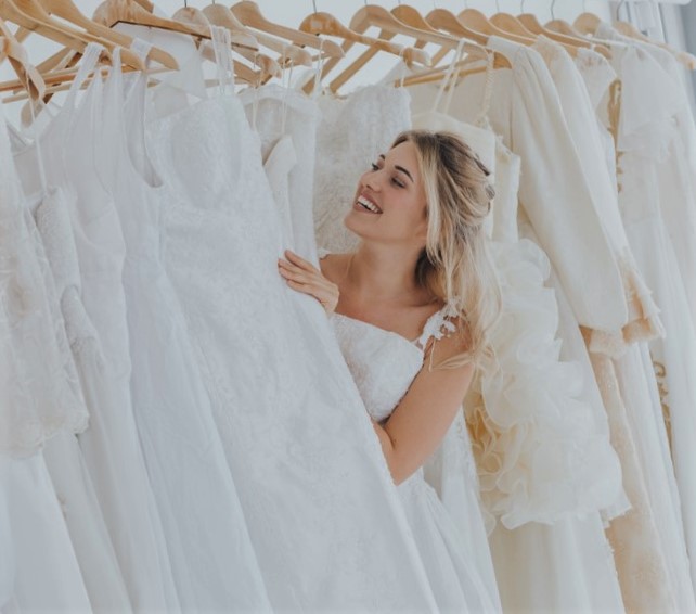 هل يجب أن تجرب فساتين زفاف من متاجر متعددة؟