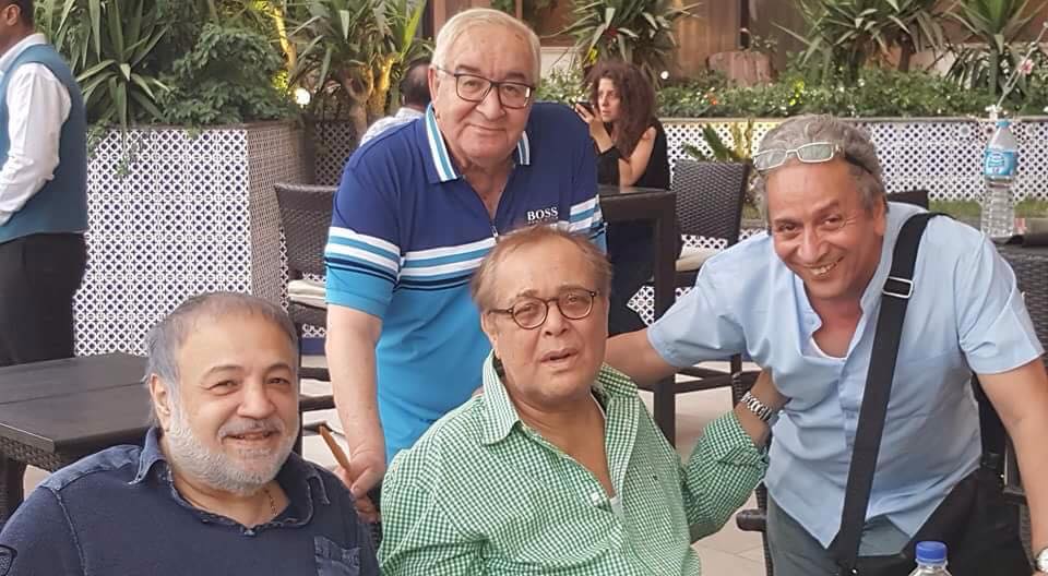 محمود عبد العززيز وأصدقاءه