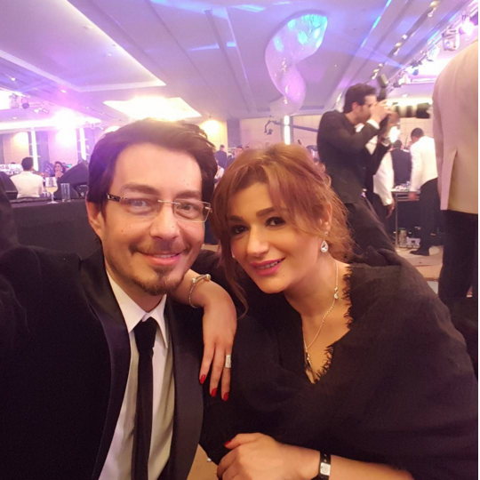 احمد زاهر مع زوجته
