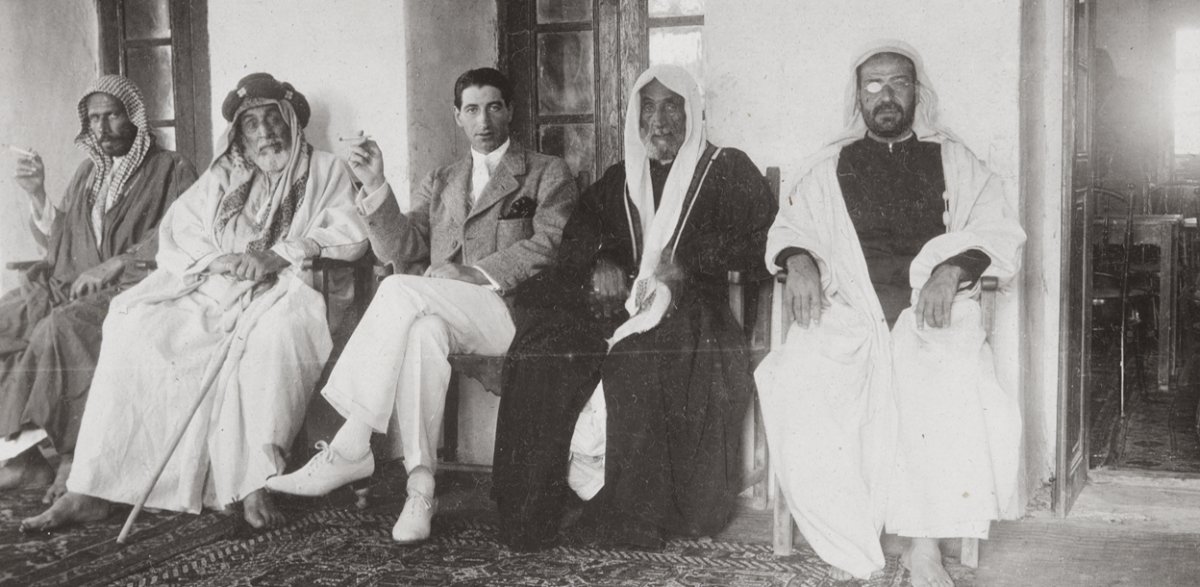 جاك كارتييه مع شيوخ الخليج العربي عام 1912 